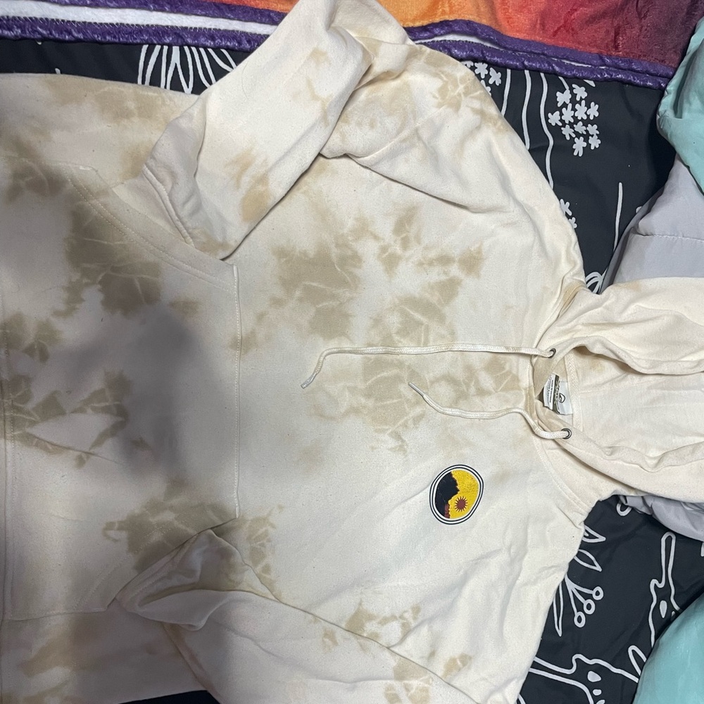 hippy girls it’s hippy aesthetic.  WILL HAVE TO PAY FOR SHIPPING +18$
